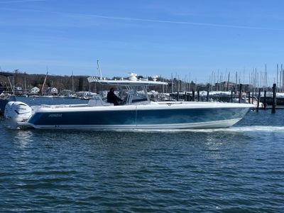 2017 Intrepid 400 — front three-quarter view