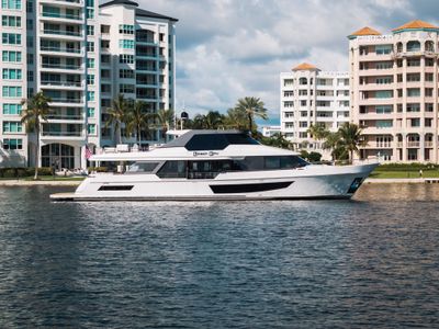 2022 Ocean Alexander 32L — front three-quarter view