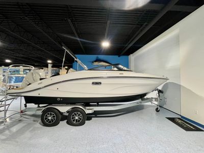 2026 Sea Ray SPX 210 Outboard — front three-quarter view