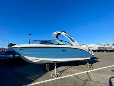 2026 Sea Ray SDX 230 Outboard — front three-quarter view