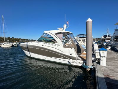 2014 Cruisers Yachts 380 EXPRESS — front three-quarter view