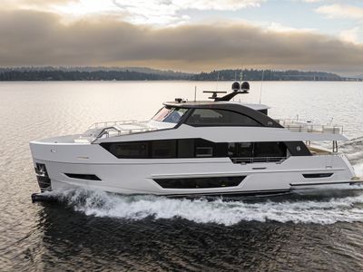 2027 Ocean Alexander 27R — front three-quarter view