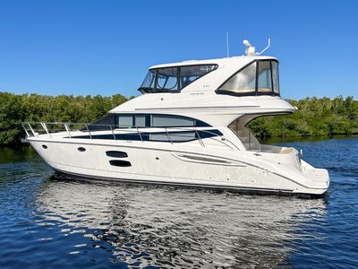 2015 Meridian 441 SEDAN BRIDGE — front three-quarter view