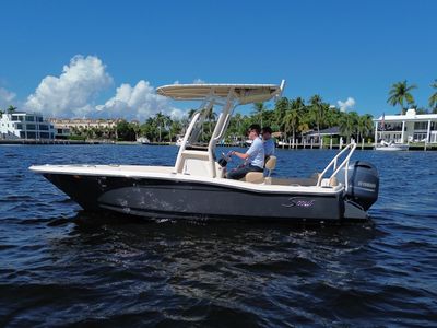 2023 Scout 195 SPORTFISH — front three-quarter view
