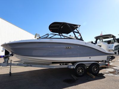 2026 Sea Ray SPX 210 Outboard — front three-quarter view