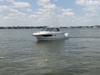 2026 Sea Ray Sundancer 320 Outboard — front three-quarter view