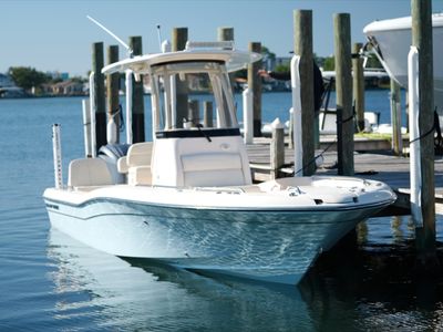 2022 Grady-White 251 COASTAL EXPLORER — front three-quarter view