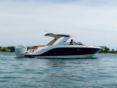 2026 Sea Ray SLX 310 Outboard — front three-quarter view