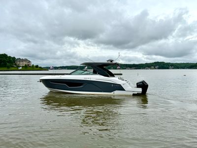2026 Cruisers Yachts 34 GLS Outboard — front three-quarter view