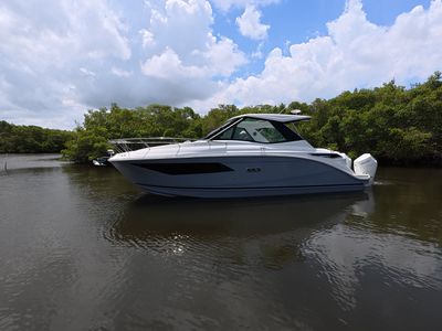 2026 Sea Ray Sundancer 320 Outboard — front three-quarter view