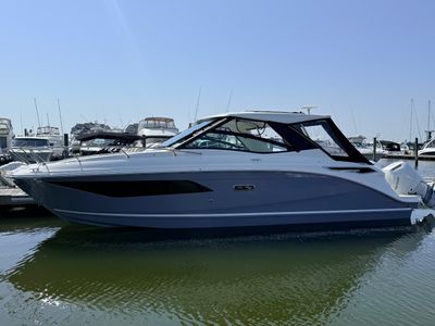 2026 Sea Ray Sundancer 320 Outboard — front three-quarter view