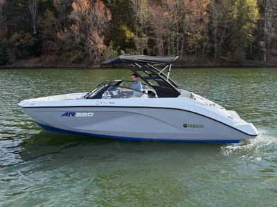 2026 Yamaha AR220 — front three-quarter view