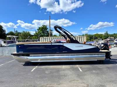 2026 Harris Sunliner 250 — front three-quarter view
