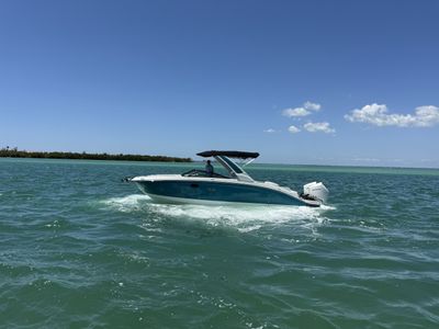 2026 Sea Ray SDX 290 Outboard — front three-quarter view