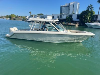2016 Boston Whaler 320 VANTAGE — front three-quarter view