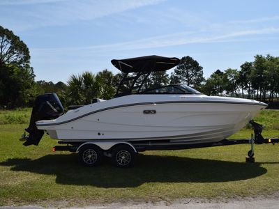 2026 Sea Ray SPX 210 Outboard — front three-quarter view