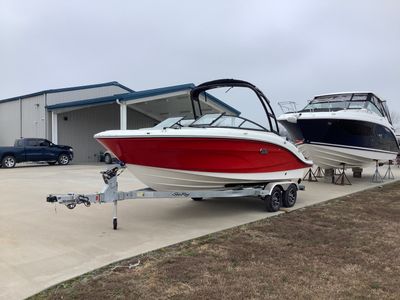 2026 Sea Ray SPX 210 Outboard — front three-quarter view