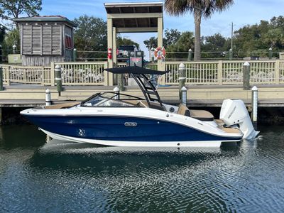 2026 Sea Ray SPX 210 Outboard — front three-quarter view