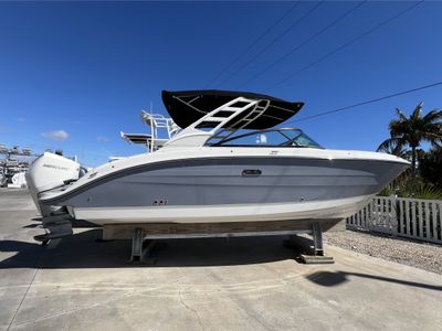 2026 Sea Ray SDX 250 Outboard — front three-quarter view