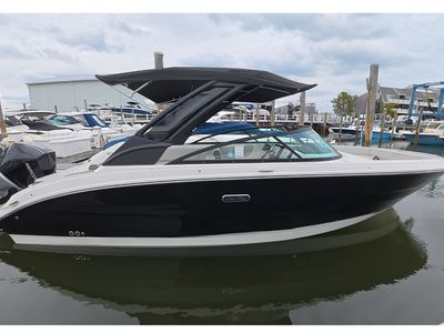 2026 Sea Ray SDX 270 Outboard — front three-quarter view