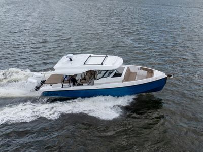 2026 Cruisers Yachts 38 VTR — front three-quarter view