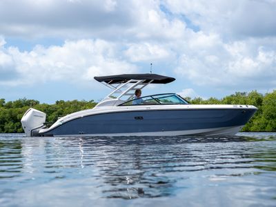 2026 Sea Ray SDX 270 Outboard — front three-quarter view
