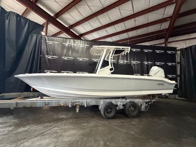 2026 Boston Whaler 250 Dauntless — front three-quarter view