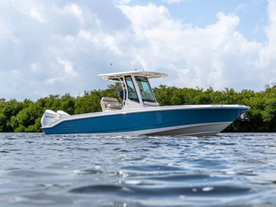 2026 Boston Whaler 280 Dauntless — front three-quarter view