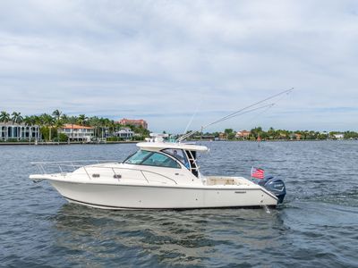 2012 Pursuit 345 OFFSHORE — front three-quarter view