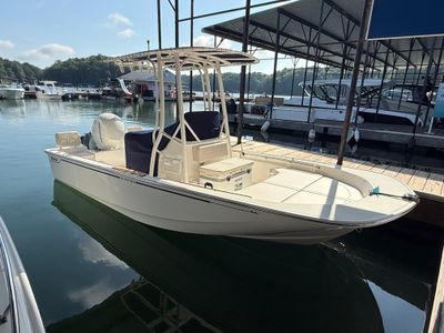 2026 Boston Whaler 190 Montauk — front three-quarter view