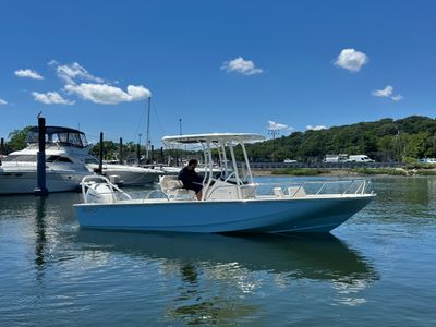 2026 Boston Whaler 210 Montauk — front three-quarter view