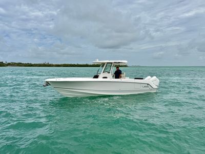 2026 Boston Whaler 280 Outrage — front three-quarter view