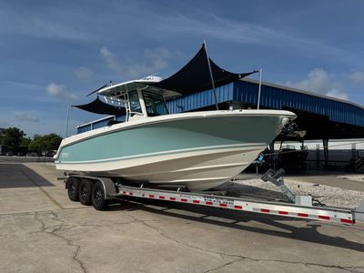 2026 Boston Whaler 280 Outrage — front three-quarter view