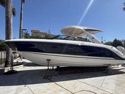 2026 Sea Ray SLX 310 Outboard — front three-quarter view