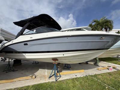 2026 Sea Ray SLX 280 Outboard — front three-quarter view