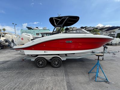 2026 Sea Ray SPX 210 Outboard — front three-quarter view