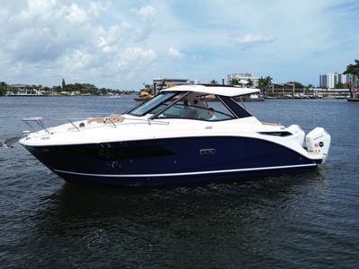 2026 Sea Ray Sundancer 320 Outboard — front three-quarter view