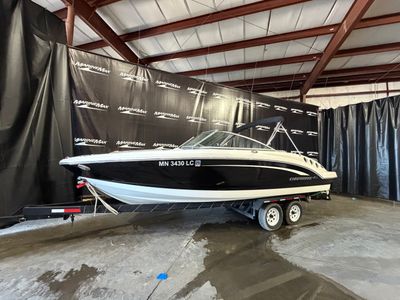 2014 Chaparral 226 SSI — front three-quarter view
