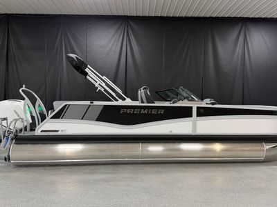 2026 Premier 250 SOLARIS — front three-quarter view