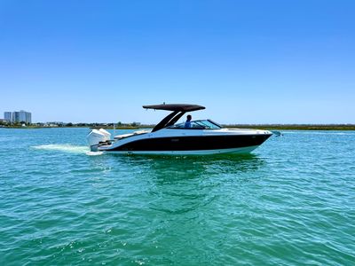 2026 Sea Ray SLX 280 Outboard — front three-quarter view