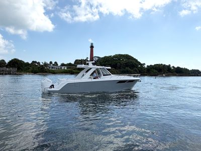 2026 Intrepid 35 VALOR — front three-quarter view