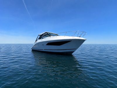 2024 Sea Ray 320 SUNDANCER OUTBOARD — front three-quarter view