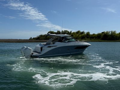 2026 Sea Ray Sundancer 320 Outboard — front three-quarter view