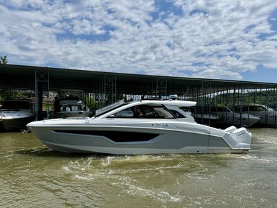 2027 Cruisers Yachts 42GLS-OB — front three-quarter view