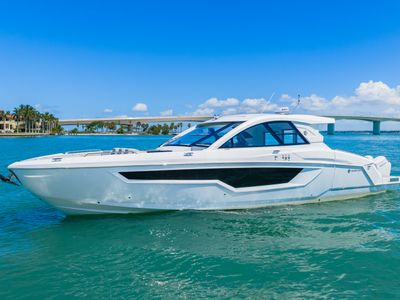 2026 Cruisers Yachts 50GLS OB — front three-quarter view