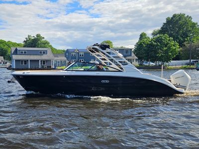 2026 Sea Ray SDX 270 Outboard — front three-quarter view