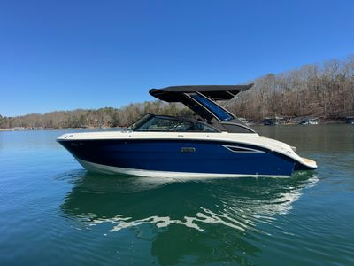 2026 Sea Ray SDX 230 — front three-quarter view