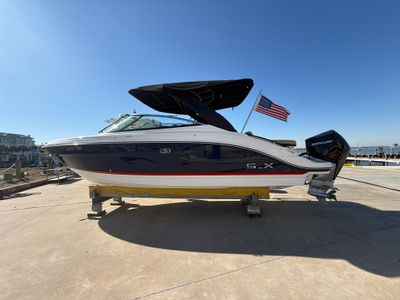 2024 Sea Ray SLX 260 Outboard — front three-quarter view