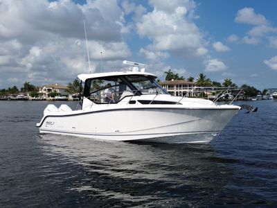 2026 Boston Whaler 325 Conquest — front three-quarter view