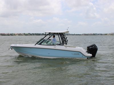 2026 Boston Whaler 240 Vantage — front three-quarter view